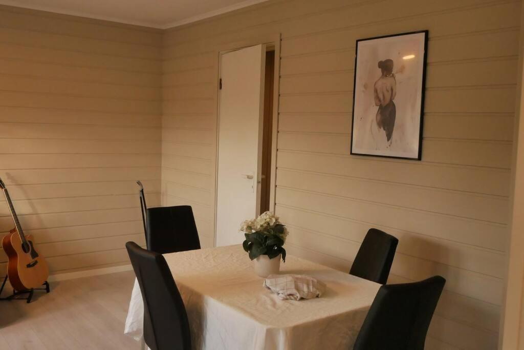 Nyrenovert Leilighet Med Gratis Parkering Leknes Exterior foto
